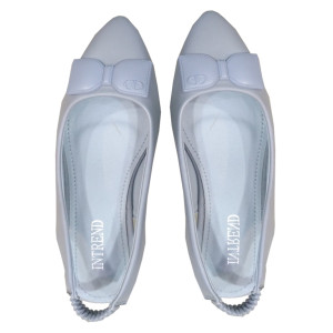 Close shoes